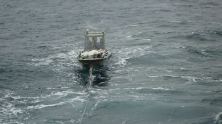 Пограничники спасли тонувшее в Черном море судно